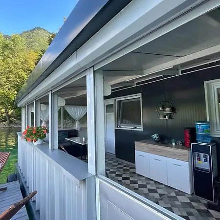 Splav Andjela Perucac