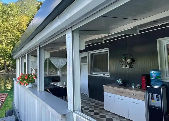 Splav Andjela Perucac